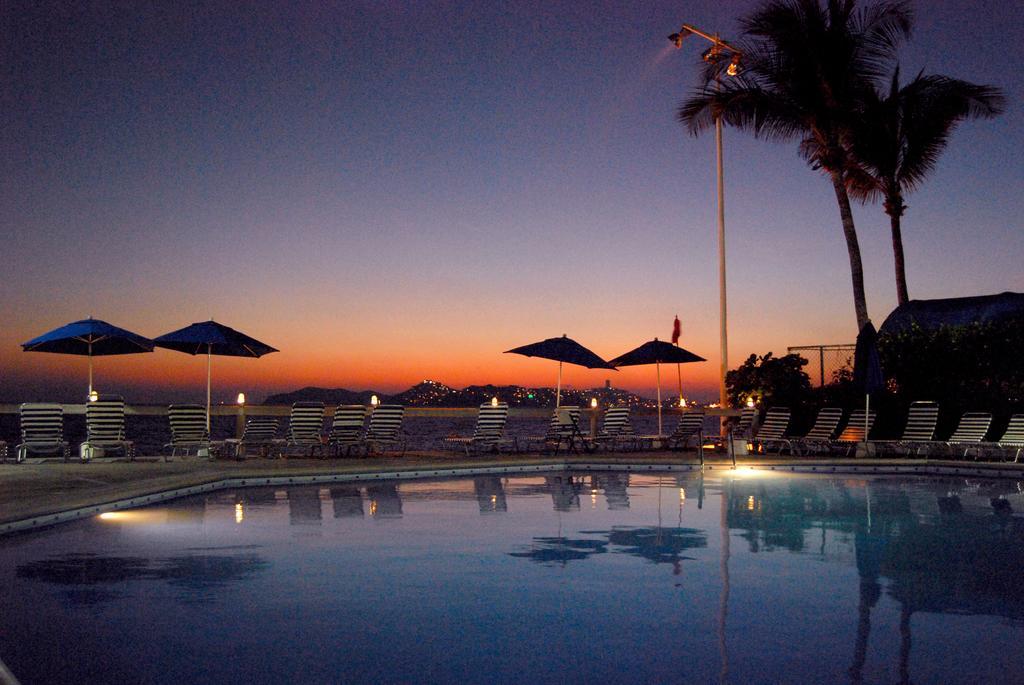 Hotel Acapulco Malibu Exterior photo